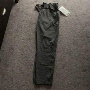 Lululemon on the fly pant size 6